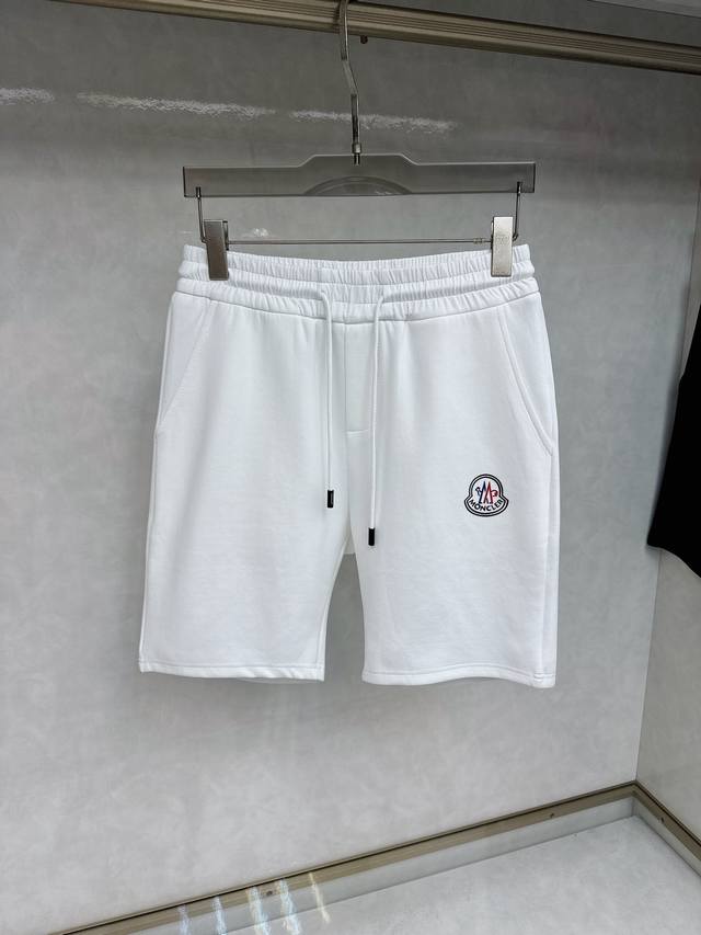 Moncler's new 2025 summer casual shorts! Available now on the official website.