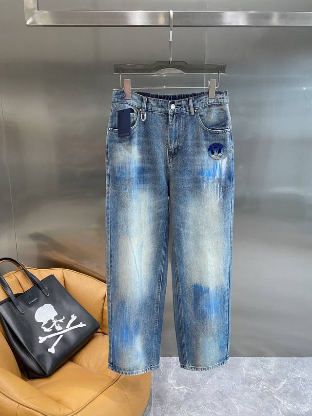 LV jeans are cool and stylish, showcasing the vibrant colors of summer streets.