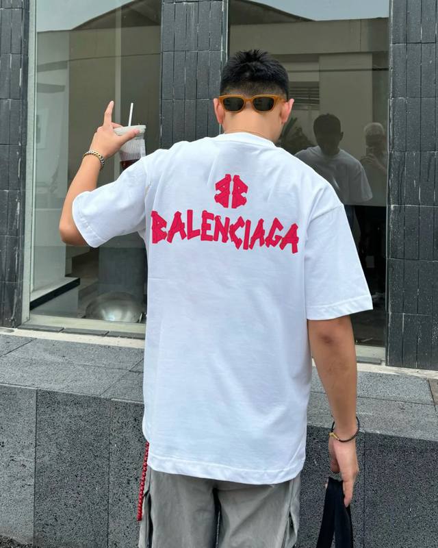 Balencia G* Paris* New 25S T-shirt. Recommended for both men and women! Made fro