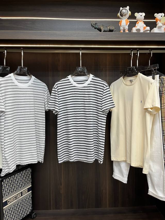 Featured Lp30Ss new striped crew neck T-shirt. This T-shirt features pinstripe d