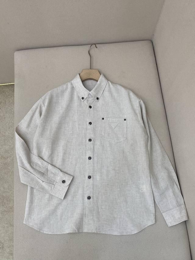 Mainly promote clothing and pants details