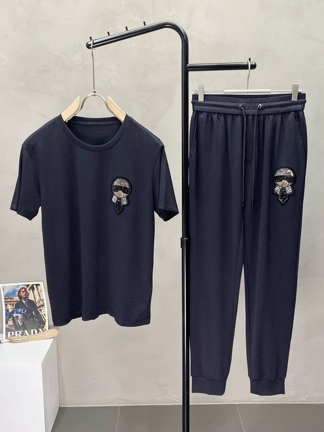 Xy. Exclusively available from Fendi, this spring/summer hot-selling short-sleev