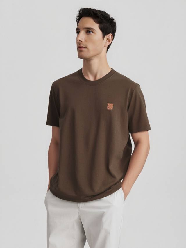 Ouk Premium Lp crewneck short-sleeved T-shirt. Original, updated leather patchwo