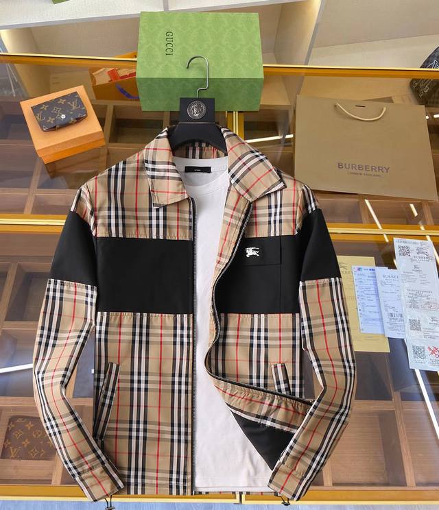 same style as Burberry's official website, with all three labels, pre-sale 2025S