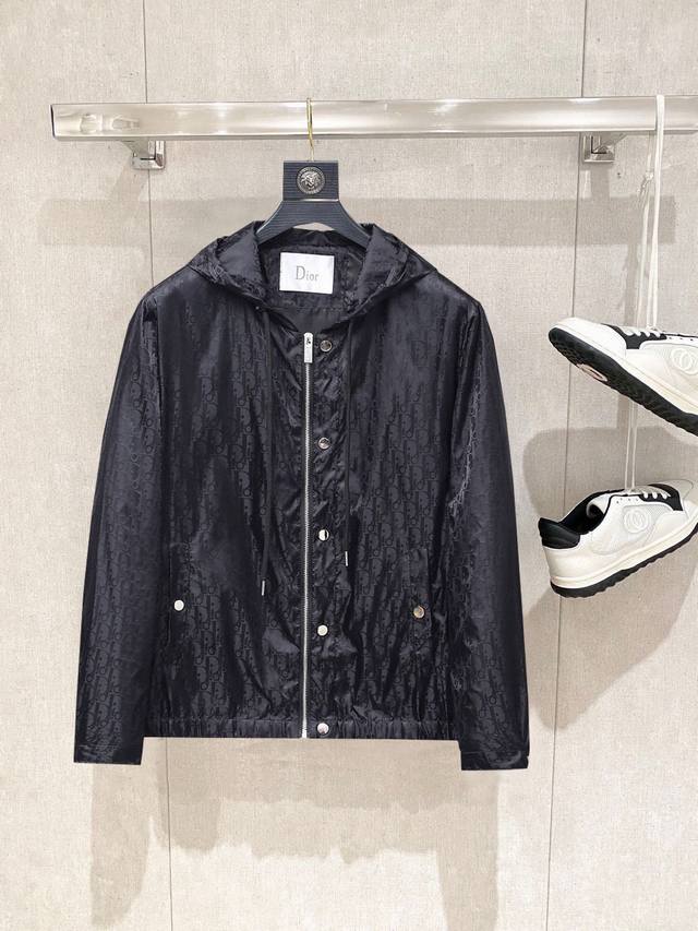 the same style as Dior's official website, with all three labels complete, pre-s