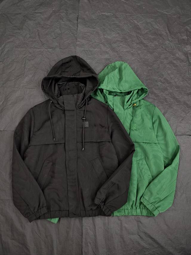 This two-tone, dark-patterned hooded jacket is a true icon with stunning details