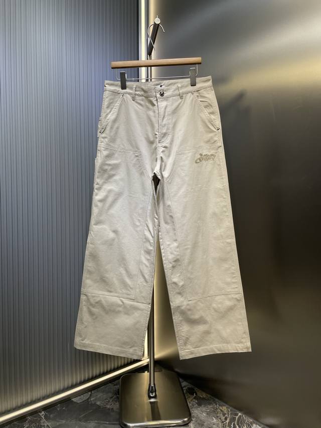 Dior's new 25Ss work jeans reinterpret workwear style with a relaxed fit. Crafte