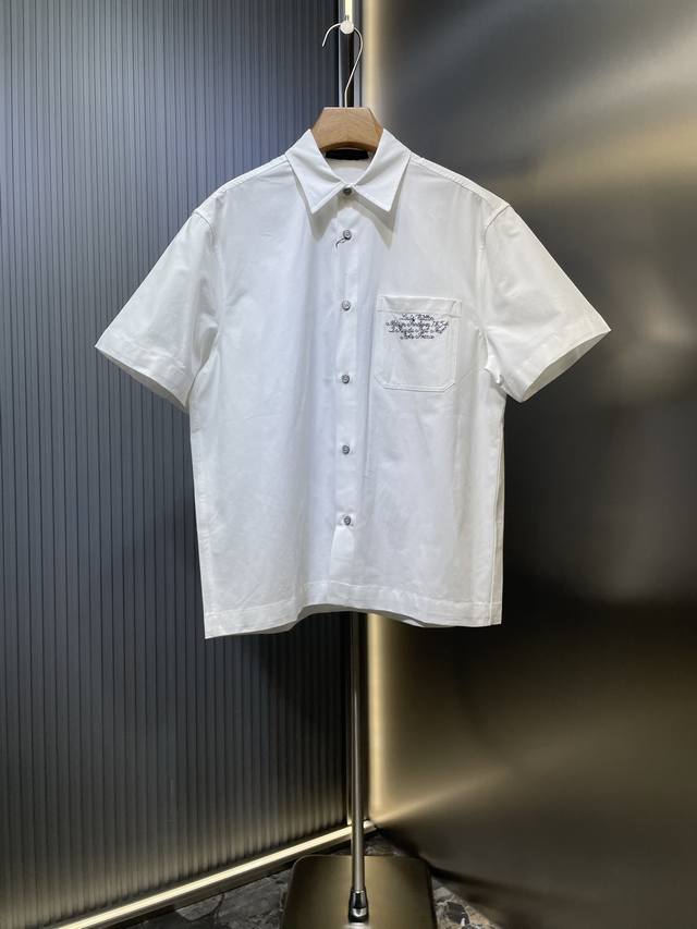 Louisvuitton x Nigo Premium Original Mount Fuji. This cotton short-sleeved shirt