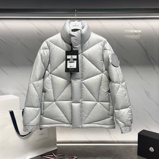 Premium down Moncler X Pharrell Williams new winter Oak cropped down jacket for