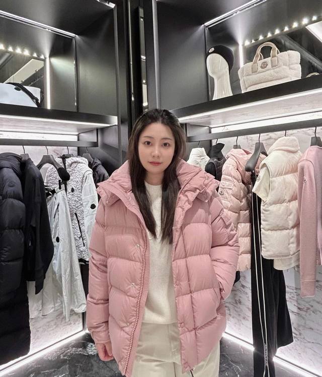 Special Price: 2 Sizes, No Returns or Exchanges. Note: Coming Soon: Moncler's ne
