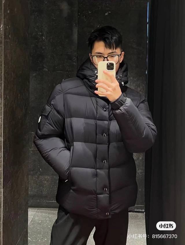 Special Price: 1 Size, No Returns or Exchanges. Moncler's new fall/winter Vezere