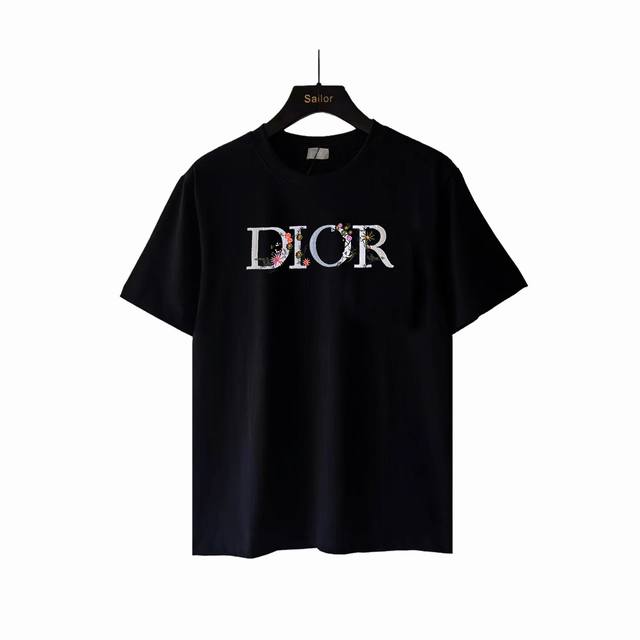 Actual photos and details + size chart. Dior's new short-sleeved top features gr