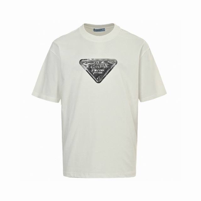 Prada's new summer laser-printed round-neck short-sleeved T-shirt combines sport