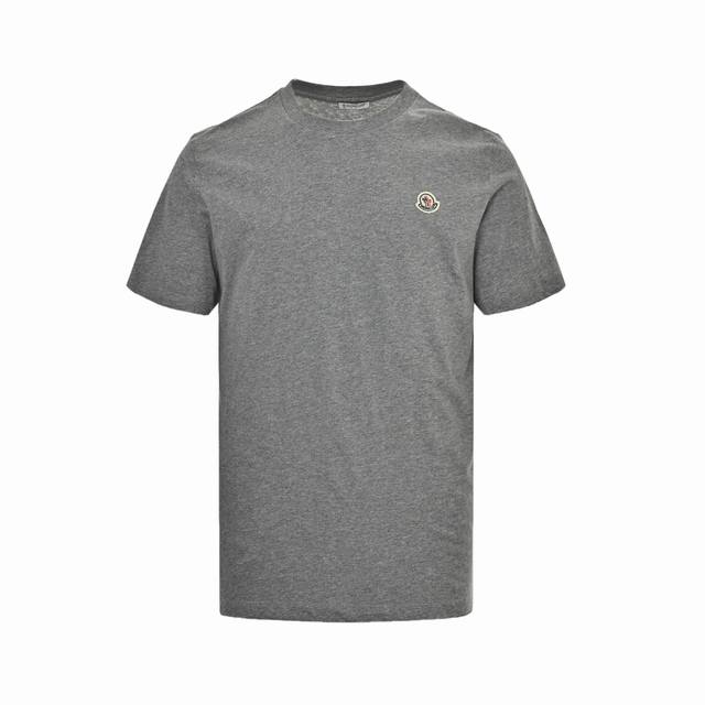 Moncler 25Ss short-sleeved top features a classic chest logo. Made with 32S doub