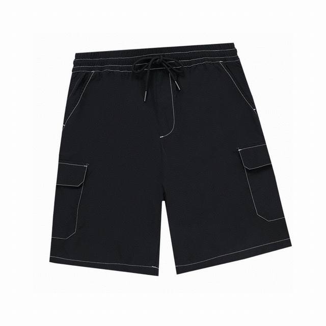 Prada's new summer style, Prada's new nylon casual shorts with visible triangle