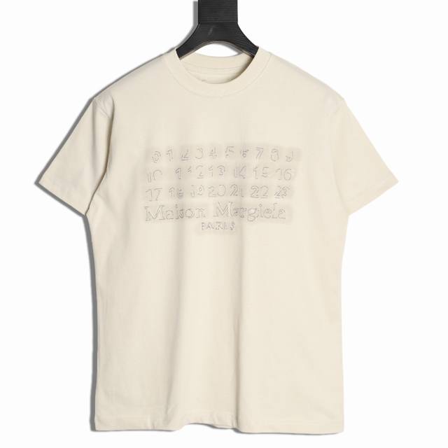 fabric, clean surface, clear texture, very delicate and solid feel, more support