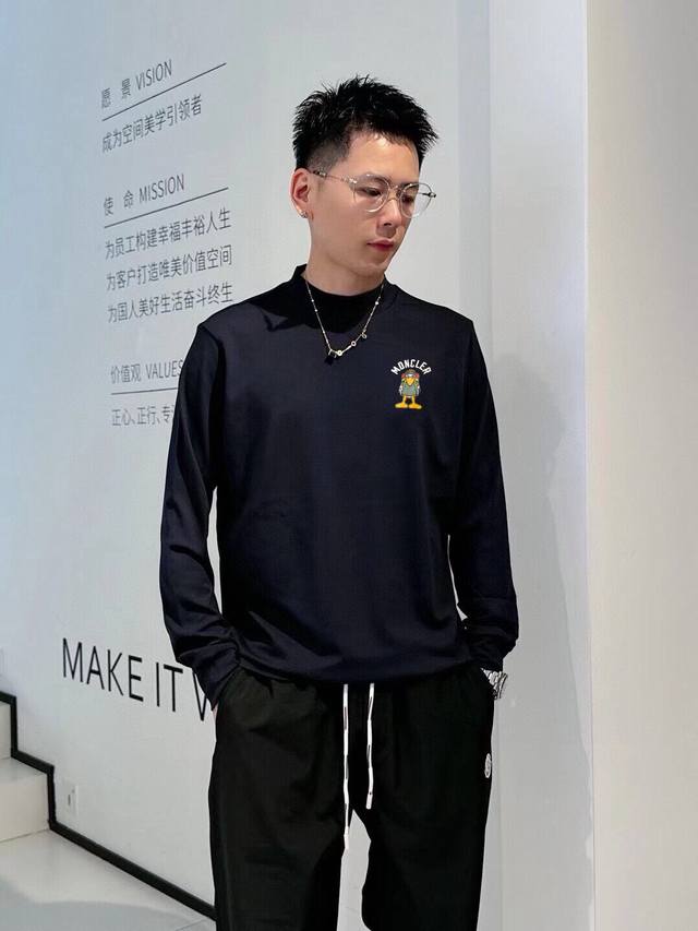 Moncler's new autumn and winter long-sleeved T-shirt is made of high-quality cot