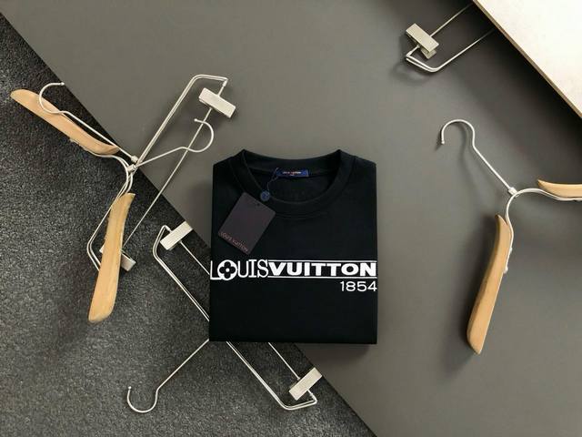Louis Vuitton 1V slightly wide fit S-Xl25Ss. New arrival from the counter. Featu