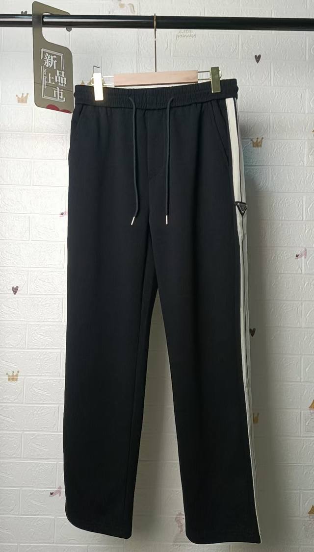 Prada webbing offset triangle iron label straight-leg sweatpants are made of 450
