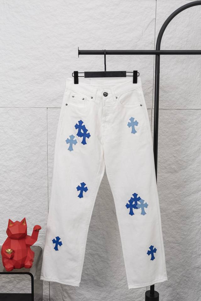 while achieving a soft and textured effect on the upper body. The washing proces