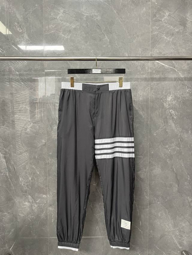 High-end gray four-stripe casual pants with cuffs! Classic four-stripe design, i