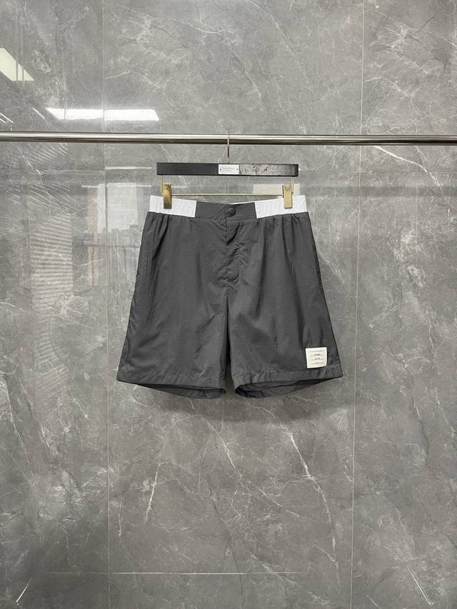 High-end grey Roman pattern shorts! Made from imported polyester-cotton fabric,