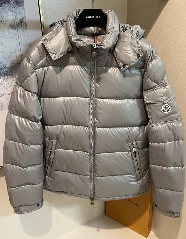 Monkou Maya Down Jacket: Available in three colors: dark blue, glossy black, and