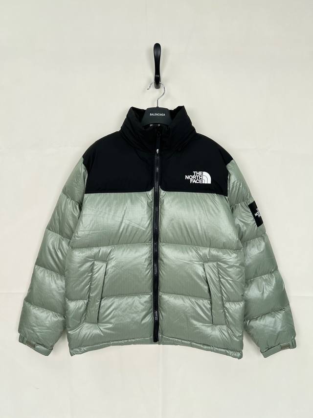 Official, authoritative version of The North Face's Large Check Classic Down Jac