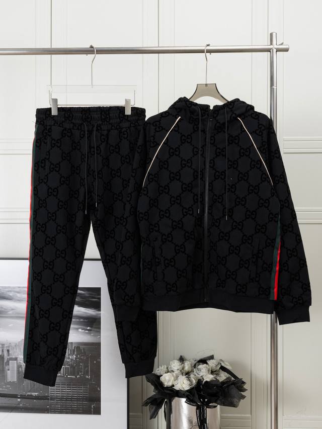 Top and Pants Gucci 25Ss new casual suits. The 2025 men's collection features mo