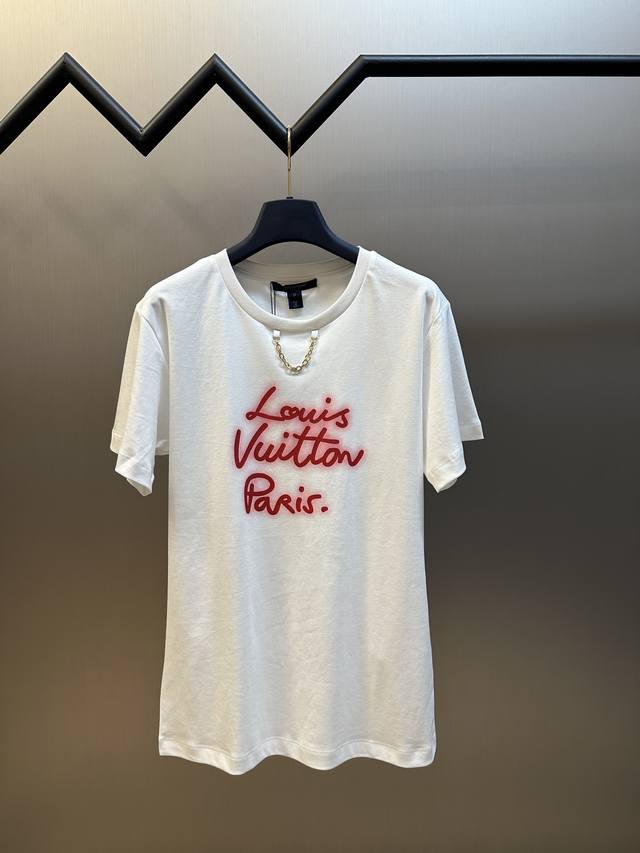 Lv red neon logo print short sleeves. This T-shirt is made of soft cotton knit t
