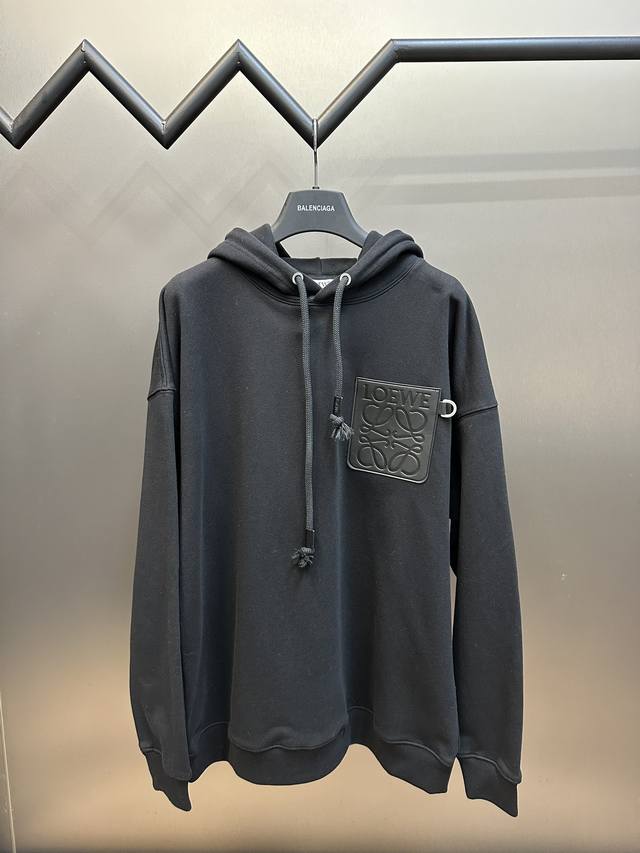 Loewe's 24-piece leather-label sweatshirt is made of 420g double-stranded fleece