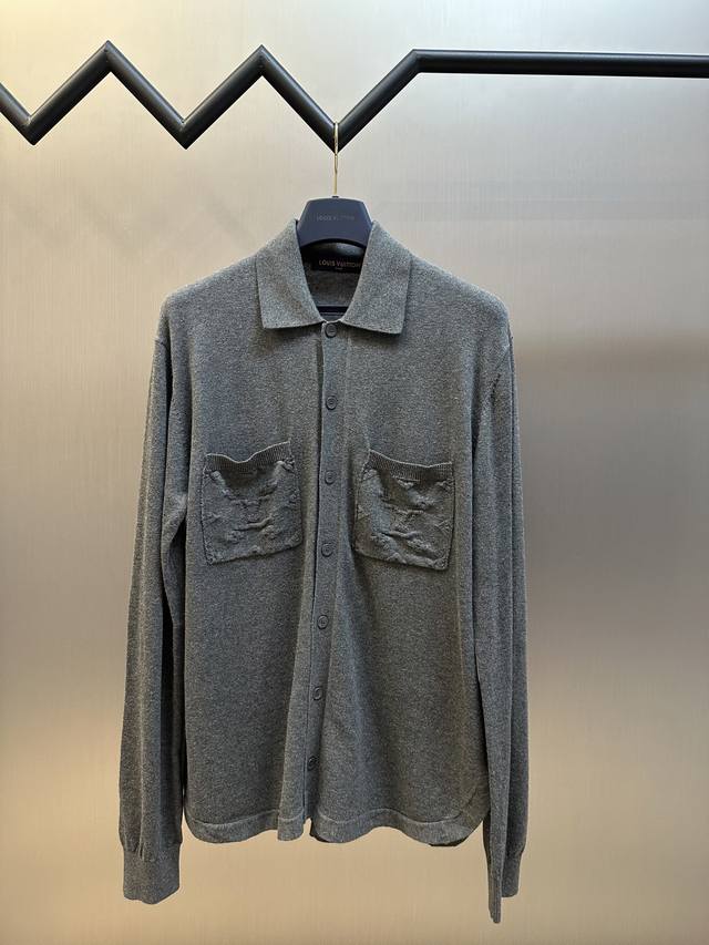 Lv pocket intarsia long-sleeved sweater uses 40s double-ply combed cotton yarn,