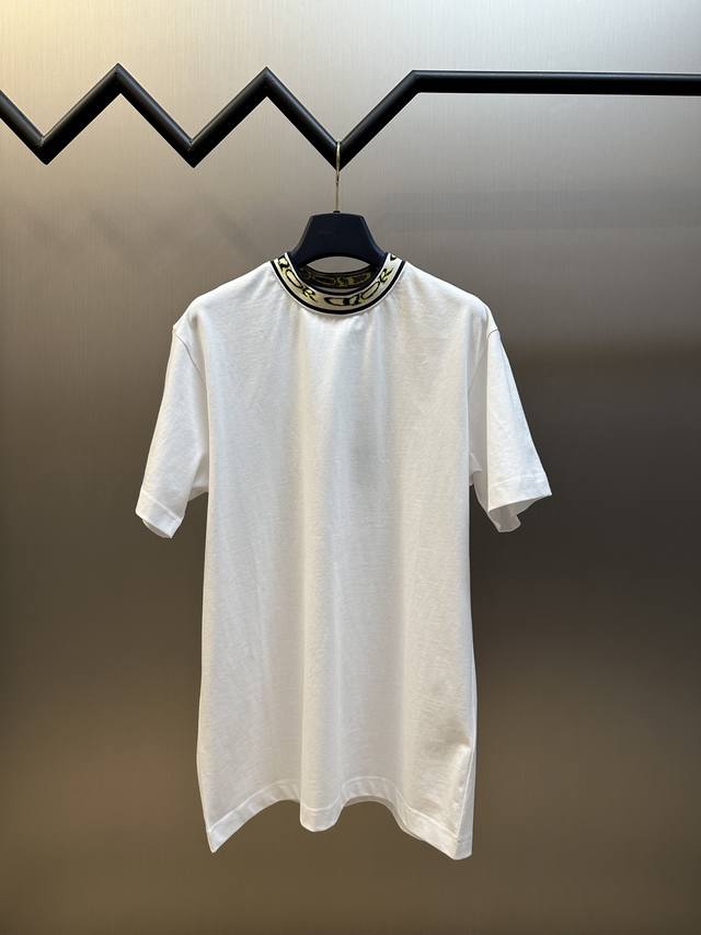 This short-sleeved Dior ribbed cotton jersey with a Dior art print is made from
