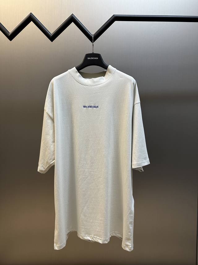 Balenciaga distressed blue embroidered short sleeves made of jersey fabric, deco