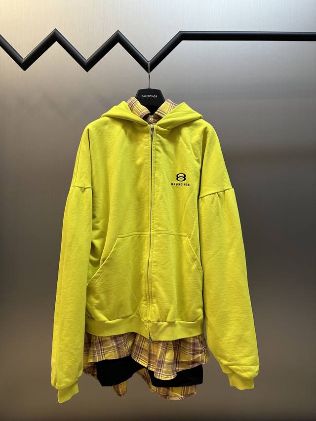 Balenciaga three-piece sweatshirt. The entire garment is custom-made, and the ho