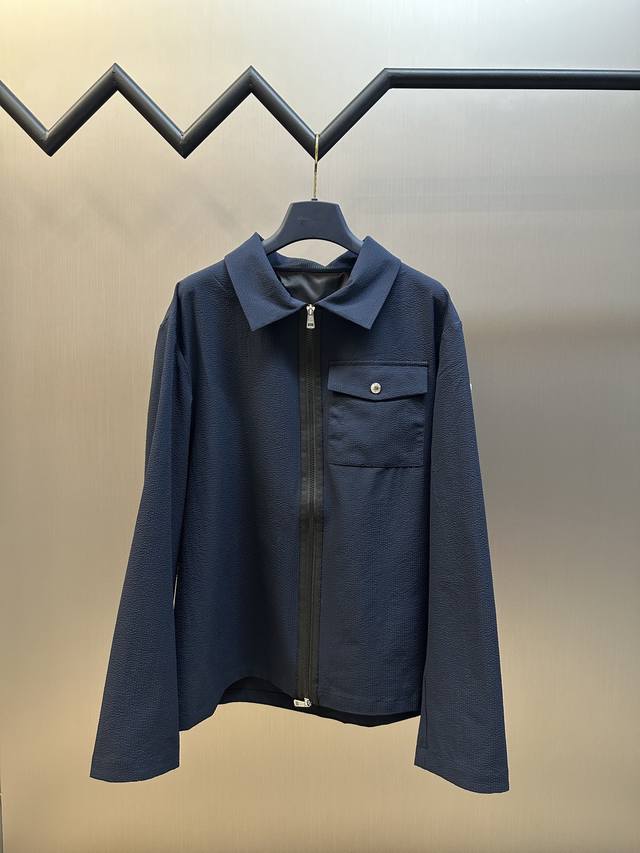 Moncler bubble-wrinkle shirt jacket is made from a woven cotton blend of 76% cot