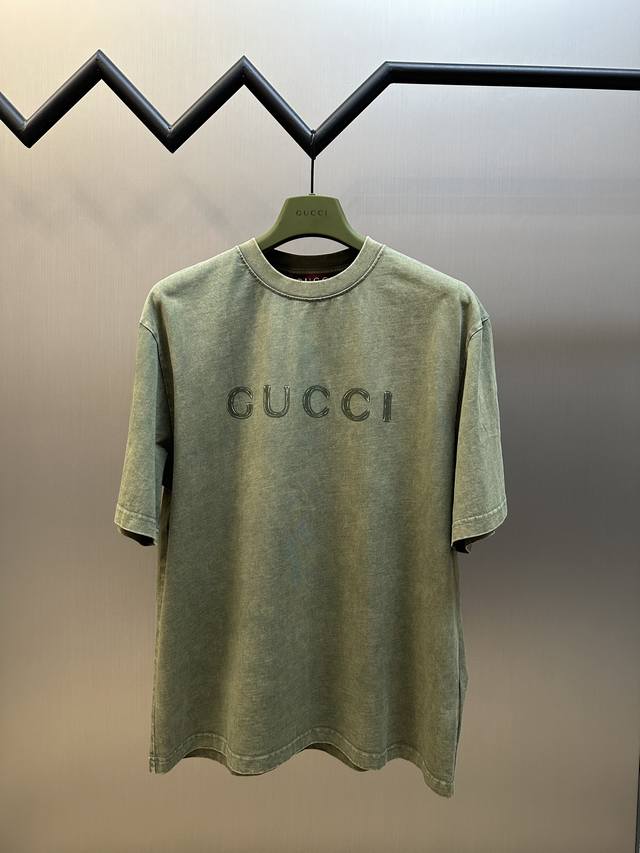 Gucci's Old Grass Green printed short-sleeved top is made of pure cotton jersey