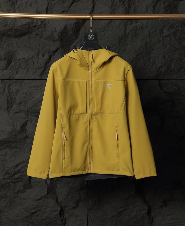 Arc'teryx's latest 2025 top-of-the-line softshell jacket for men! This hooded ja
