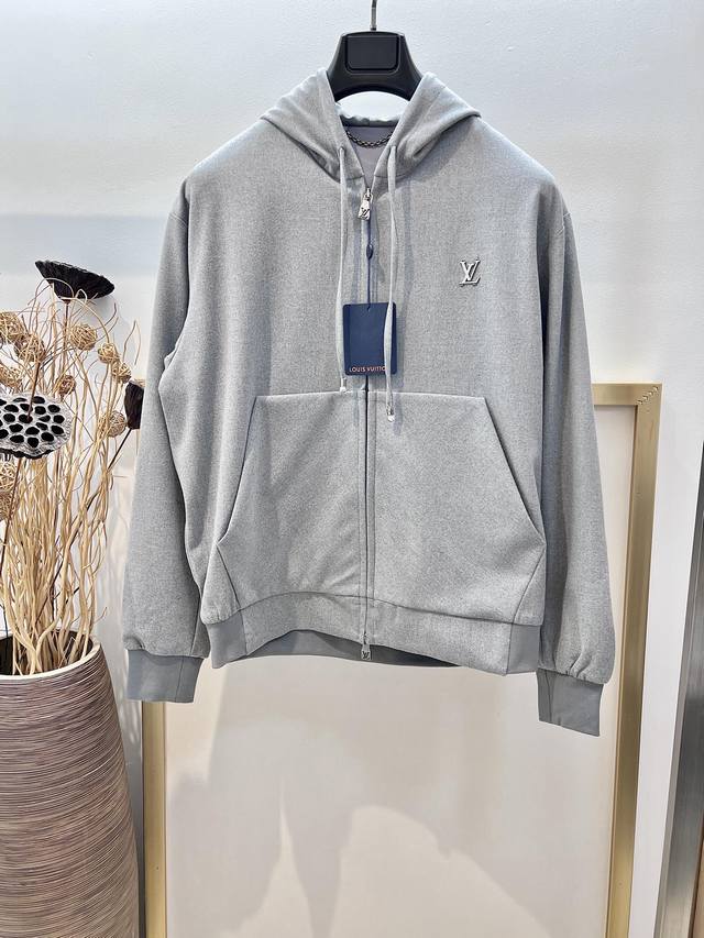 Sizes 46, 48, 50, 52 Unisex 19752413564000241V This Louise sport hooded jacket i