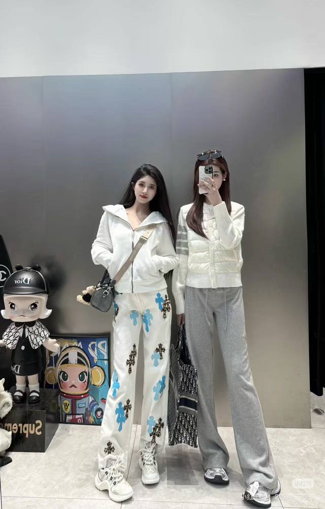Model Picture Chrome Hearts 25Ss white pants with three-color leopard print and