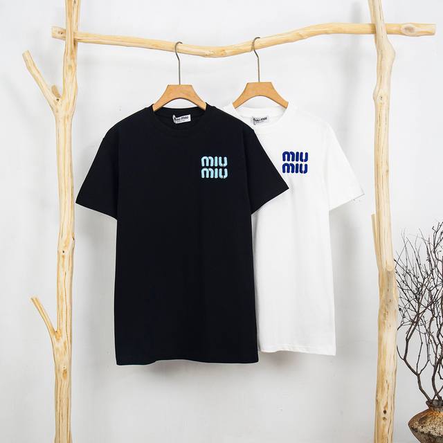 Miumiu 25Ss embroidered letter logo short-sleeved T-shirt. Fabric: 300g 26s comb