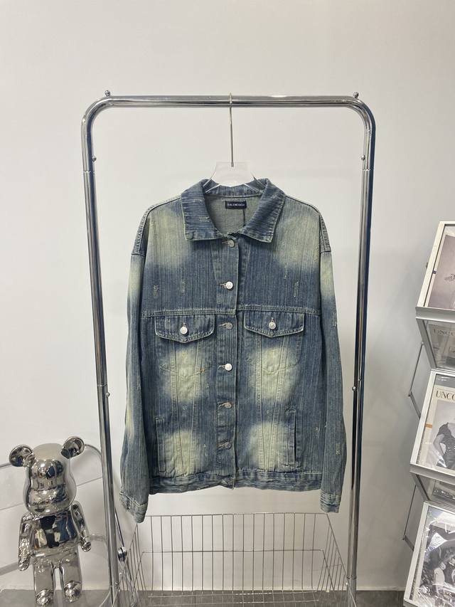 Blcg 23Fw This Balenciaga denim jacket with rhinestones on the back was original