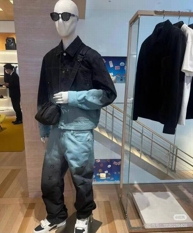 Pants and Jacket: Top-of-the-line replicas of Louis Vuitton & Louis Vuitton Four