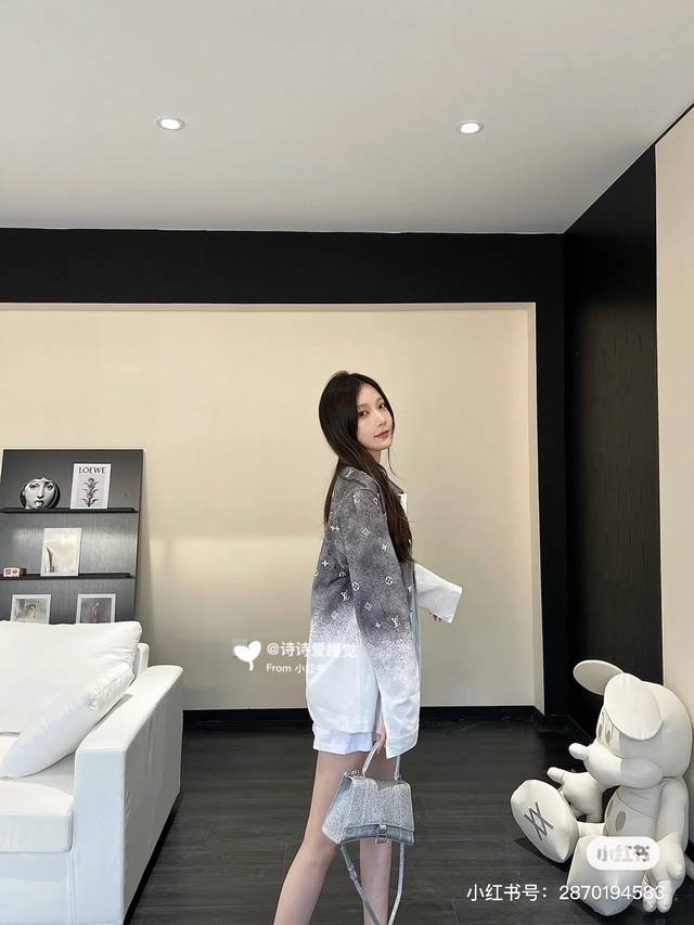 and stylish. It looks very cool on boys and girls. It is a perfect jacket for co
