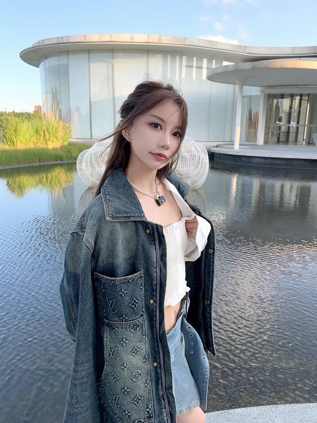 Model Image Correct version: Top replica of Louis Vuitton's 23Ss new embossed de
