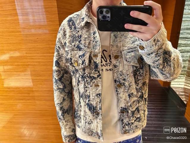 Model Louis Vuitton Fw22 Floral Print Denim Jacket - Purchased from the original