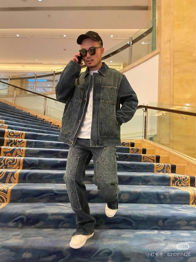 Jacket and pants (black) model image, top-notch replica! A 1:1 replica of the ne