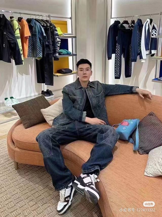 Blue Jacket and Pants Model Image, a top-notch replica! A 1:1 replica of the new