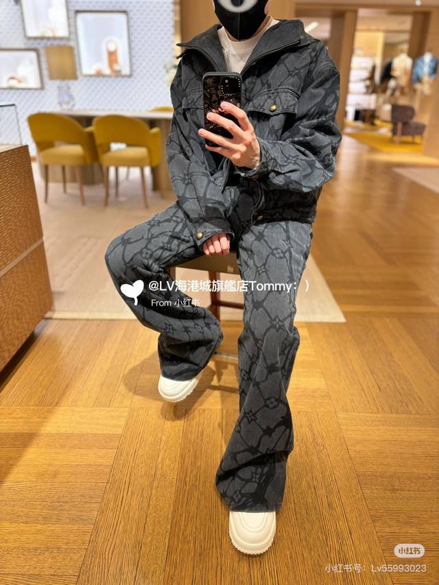 Top-tier replica of the model image! Louis Vuitton 24Ss Pharrell Williams x 1V 2