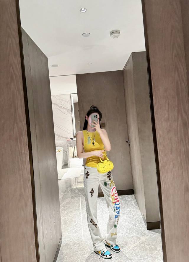 Model Image Chrome Hearts